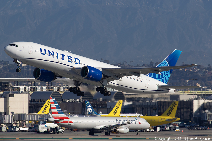 United Airlines Boeing 777-222(ER) (N796UA) | Photo 540508