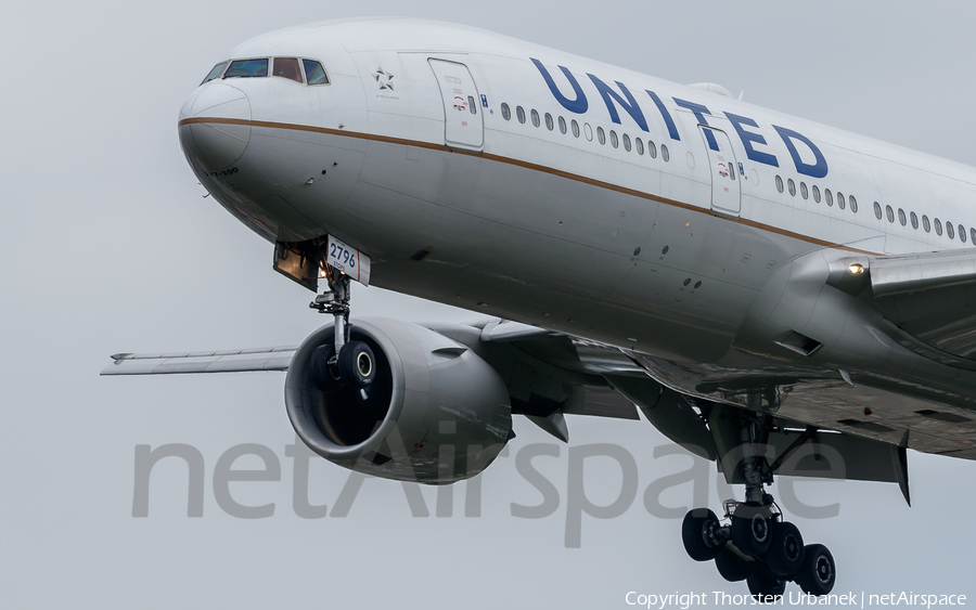 United Airlines Boeing 777-222(ER) (N796UA) | Photo 188145