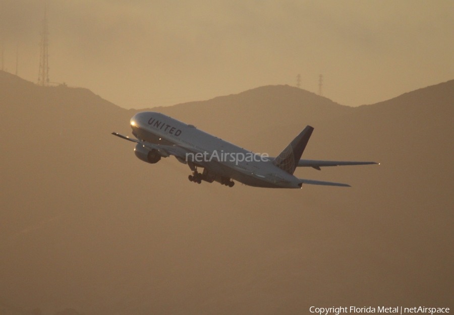 United Airlines Boeing 777-222(ER) (N796UA) | Photo 305635