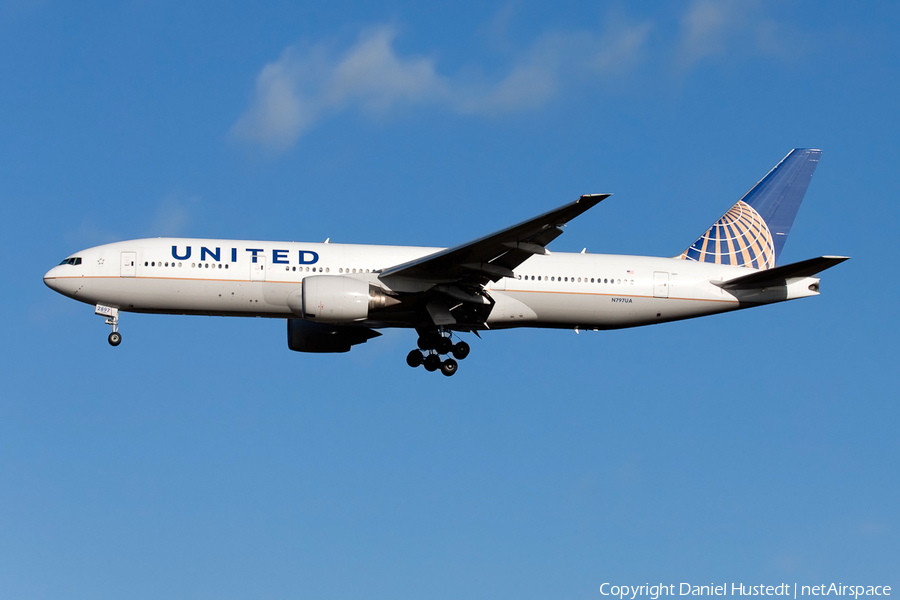 United Airlines Boeing 777-222(ER) (N797UA) | Photo 644675