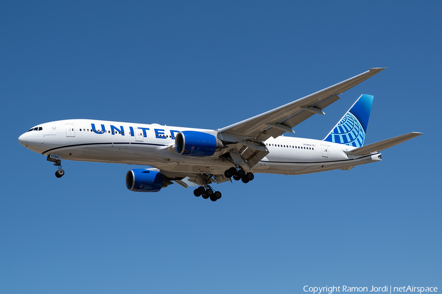 United Airlines Boeing 777-222(ER) (N798UA) | Photo 524634