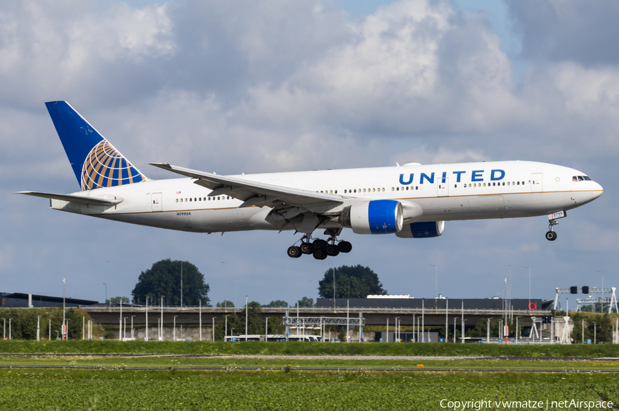 United Airlines Boeing 777-222(ER) (N799UA) | Photo 635434