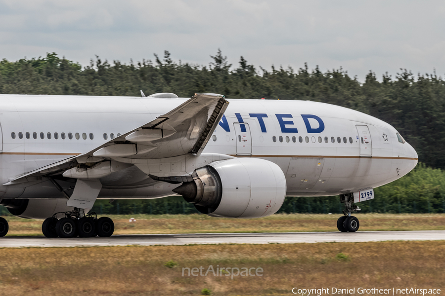 United Airlines Boeing 777-222(ER) (N799UA) | Photo 89450