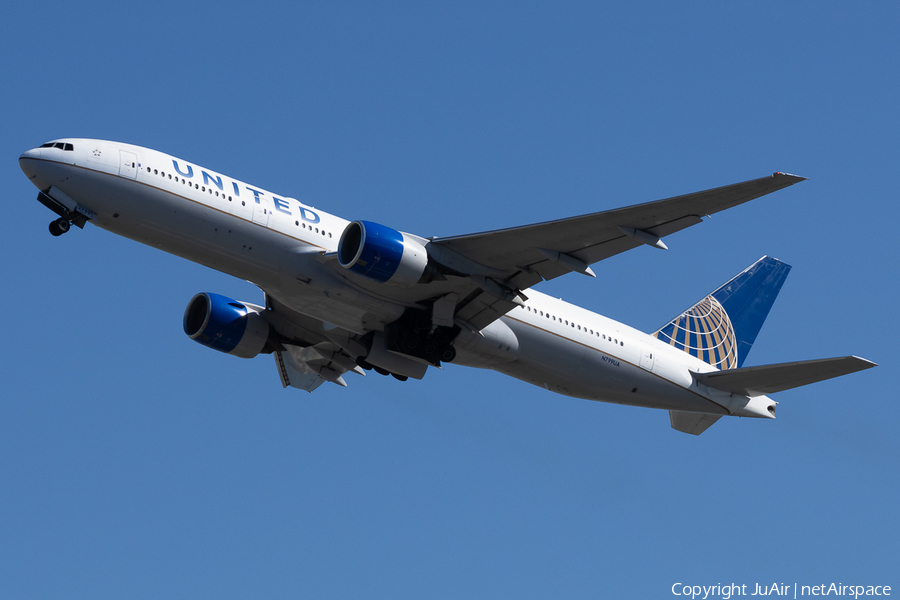 United Airlines Boeing 777-222(ER) (N799UA) | Photo 651438