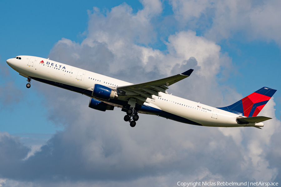 Delta Air Lines Airbus A330-323 (N807NW) | Photo 582295