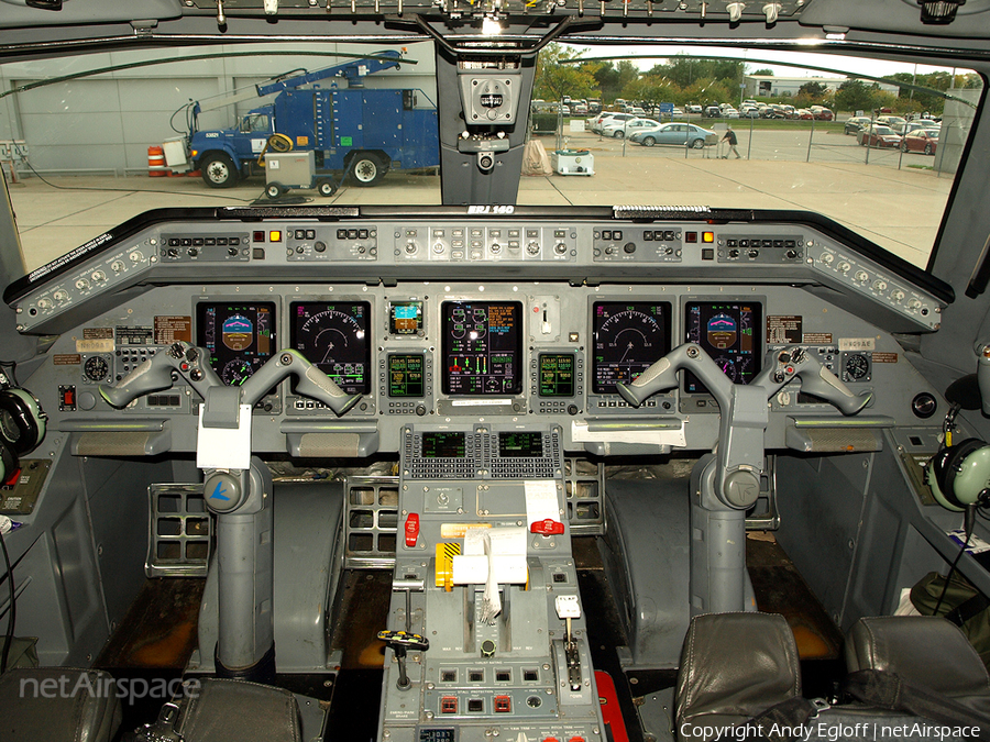 American Eagle Embraer ERJ-140LR (N809AE) | Photo 189095