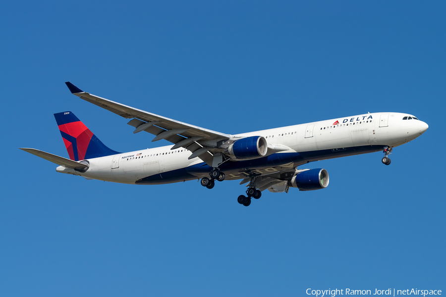 Delta Air Lines Airbus A330-323X (N809NW) | Photo 537302