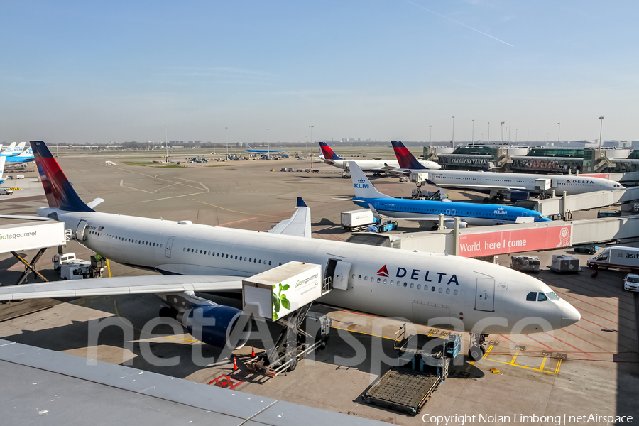 Delta Air Lines Airbus A330-323 (N811NW) | Photo 384076