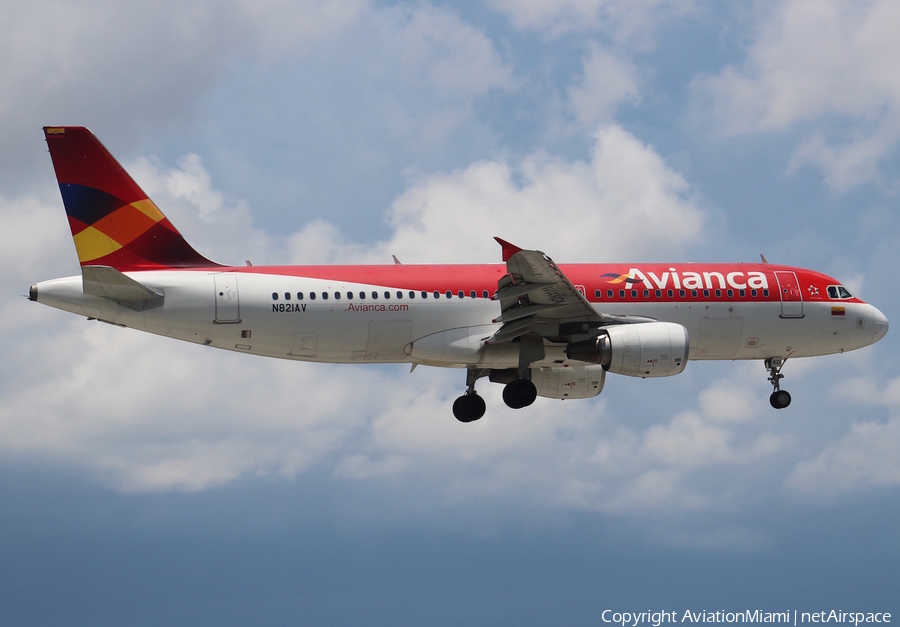 Avianca Airbus A320-214 (N821AV) | Photo 189223