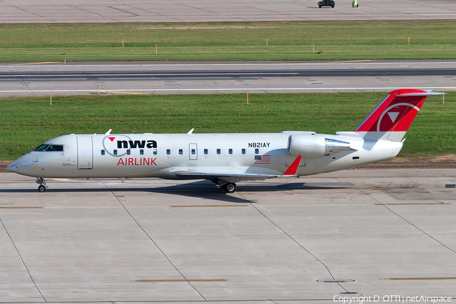 Northwest Airlink (Pinnacle Airlines) Bombardier CRJ-200LR (N821AY) | Photo 191155