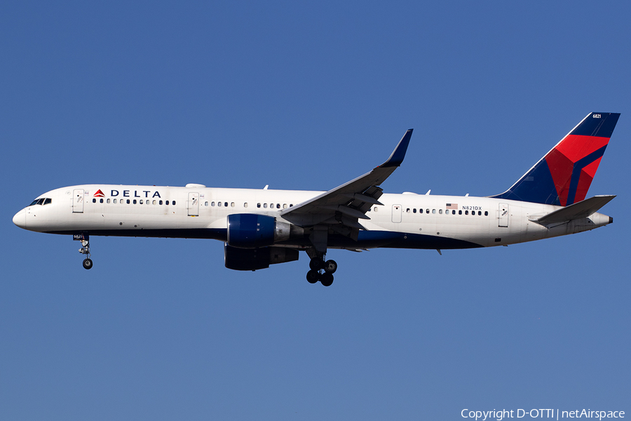 Delta Air Lines Boeing 757-26D (N821DX) | Photo 538924