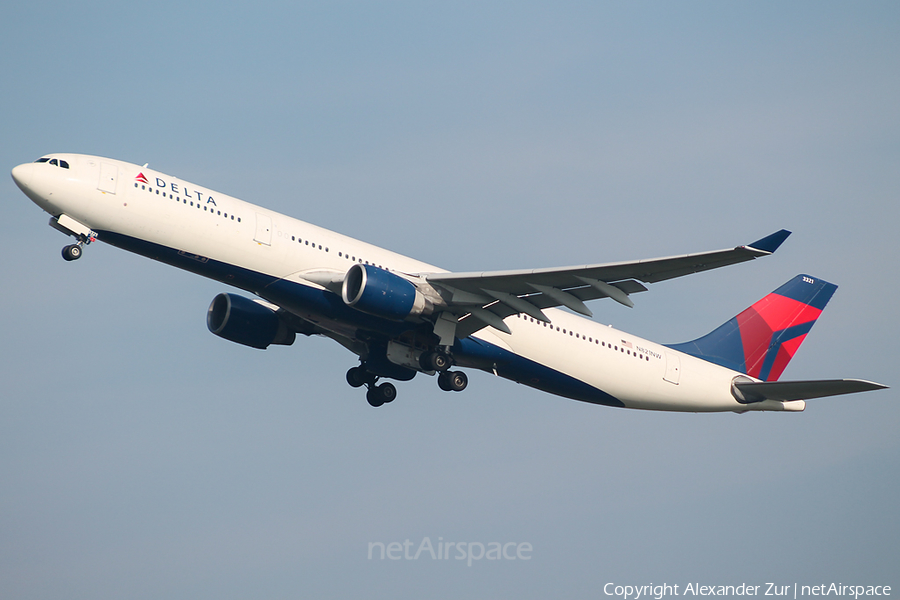 Delta Air Lines Airbus A330-323X (N821NW) | Photo 435209