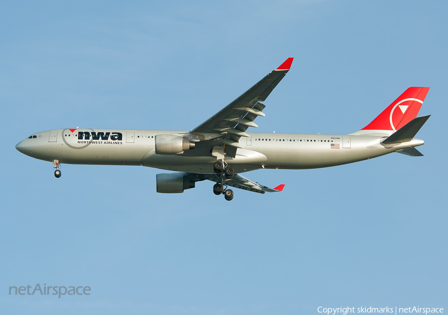 Northwest Airlines Airbus A330-323X (N821NW) | Photo 145136