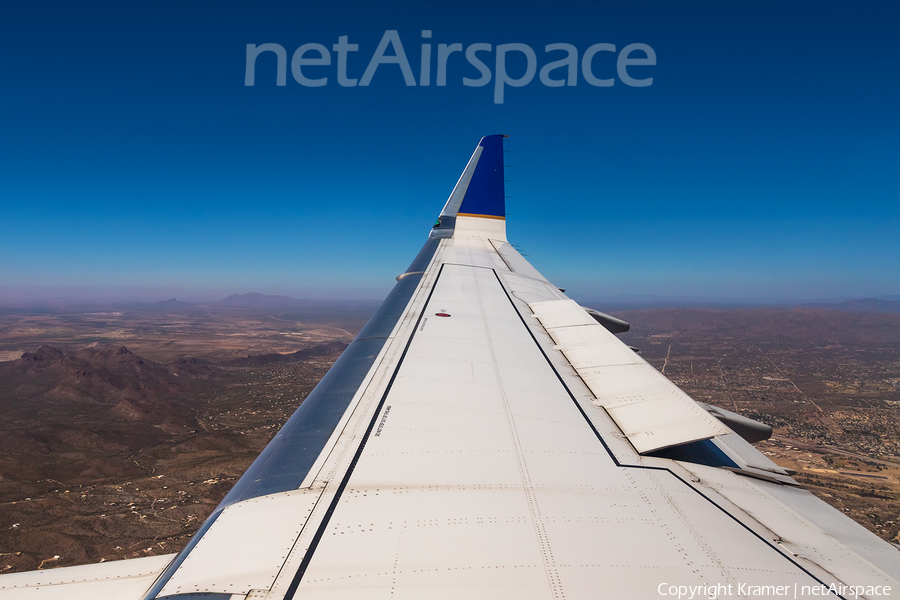 United Express (Mesa Airlines) Embraer ERJ-175LR (ERJ-170-200LR) (N82333) | Photo 675944
