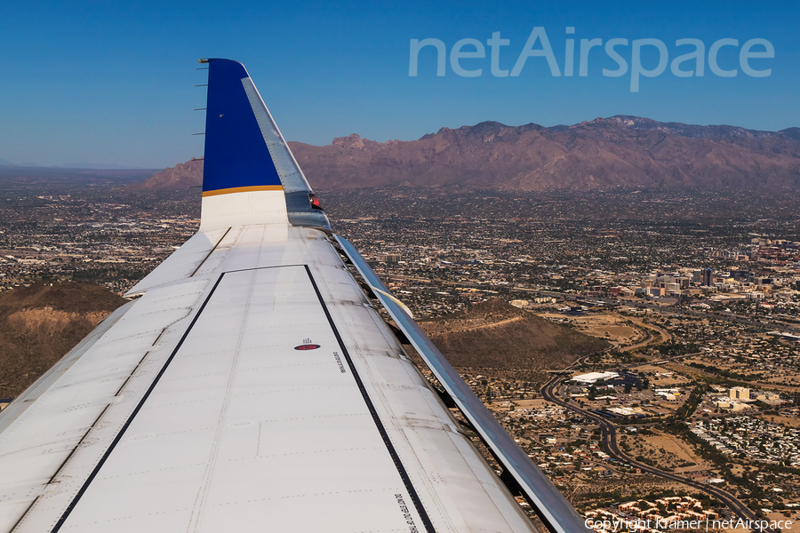 United Express (Mesa Airlines) Embraer ERJ-175LR (ERJ-170-200LR) (N82333) | Photo 675945
