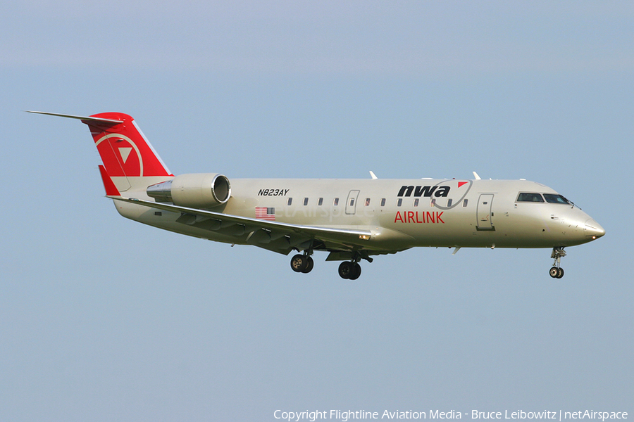 Northwest Airlink (Pinnacle Airlines) Bombardier CRJ-200LR (N823AY) | Photo 151189