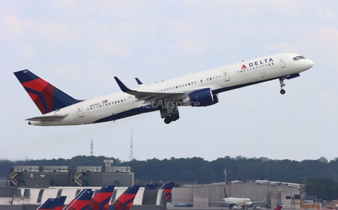Delta Air Lines Boeing 757-26D (N823DX) at  Atlanta - Hartsfield-Jackson International, United States
