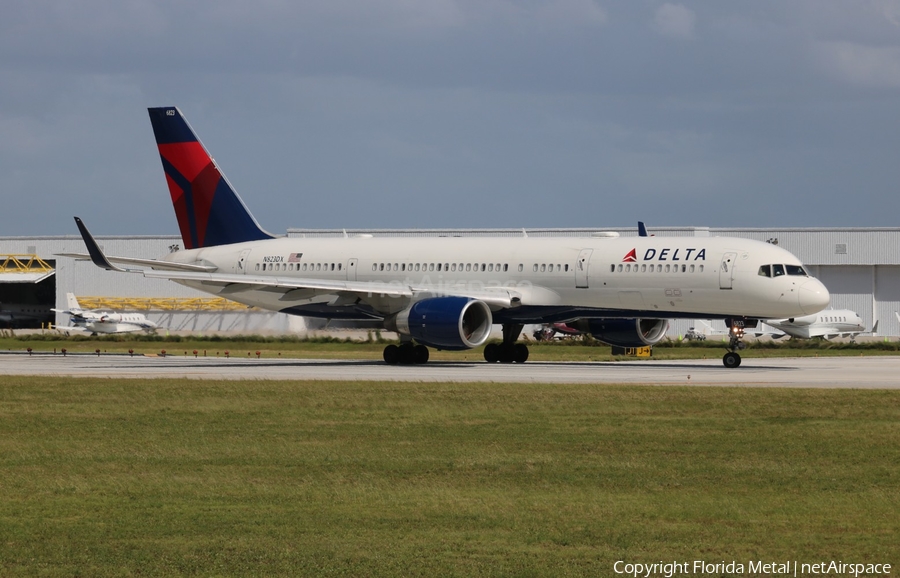 Delta Air Lines Boeing 757-26D (N823DX) | Photo 358153