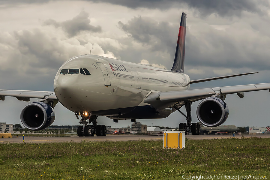 Delta Air Lines Airbus A330-302 (N823NW) | Photo 179793