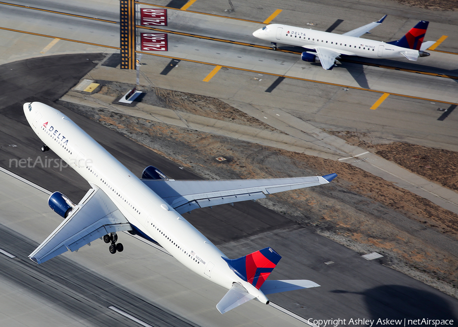 Delta Air Lines Airbus A330-302 (N823NW) | Photo 204800