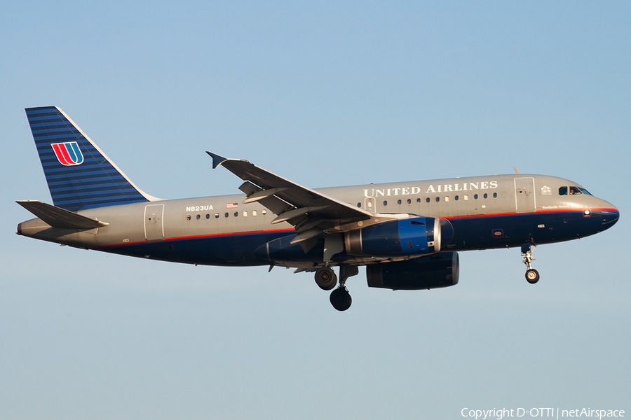 United Airlines Airbus A319-131 (N823UA) | Photo 176645