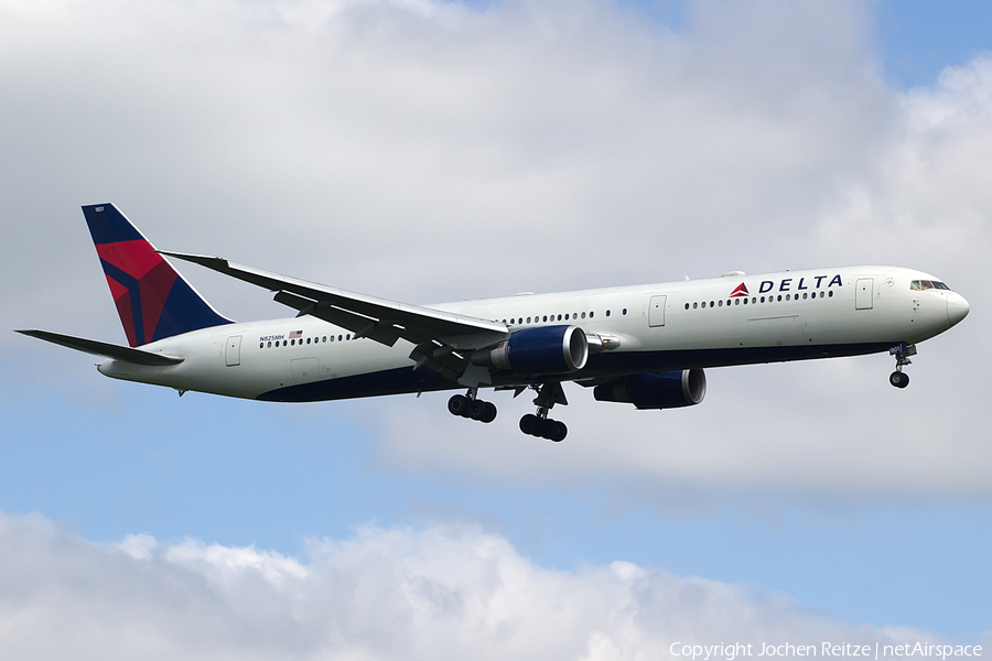 Delta Air Lines Boeing 767-432(ER) (N825MH) | Photo 109074