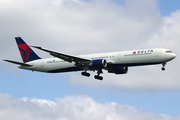 Delta Air Lines Boeing 767-432(ER) (N825MH) at  London - Heathrow, United Kingdom