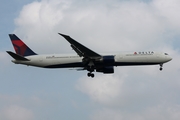 Delta Air Lines Boeing 767-432(ER) (N825MH) at  London - Heathrow, United Kingdom