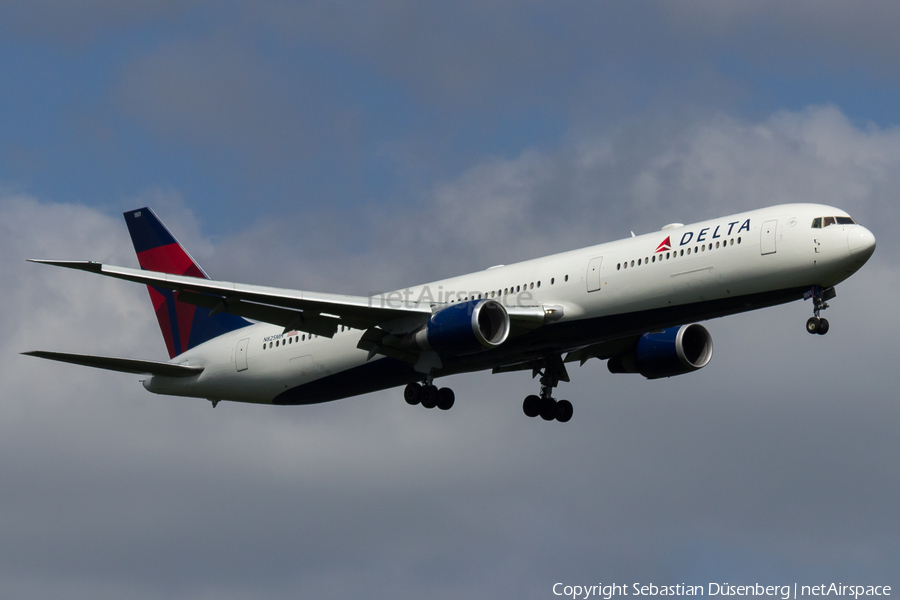 Delta Air Lines Boeing 767-432(ER) (N825MH) | Photo 164895