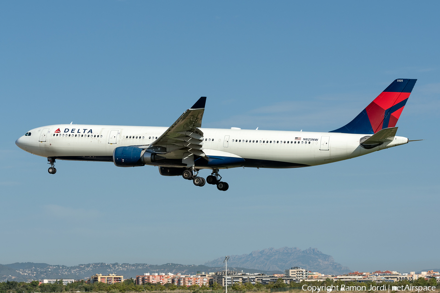 Delta Air Lines Airbus A330-302 (N825NW) | Photo 534333