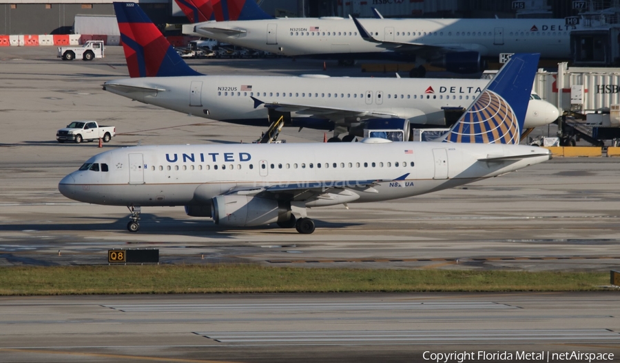 United Airlines Airbus A319-131 (N825UA) | Photo 315658