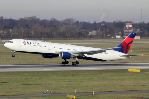 Delta Air Lines Boeing 767-432(ER) (N826MH) at  Dusseldorf - International, Germany