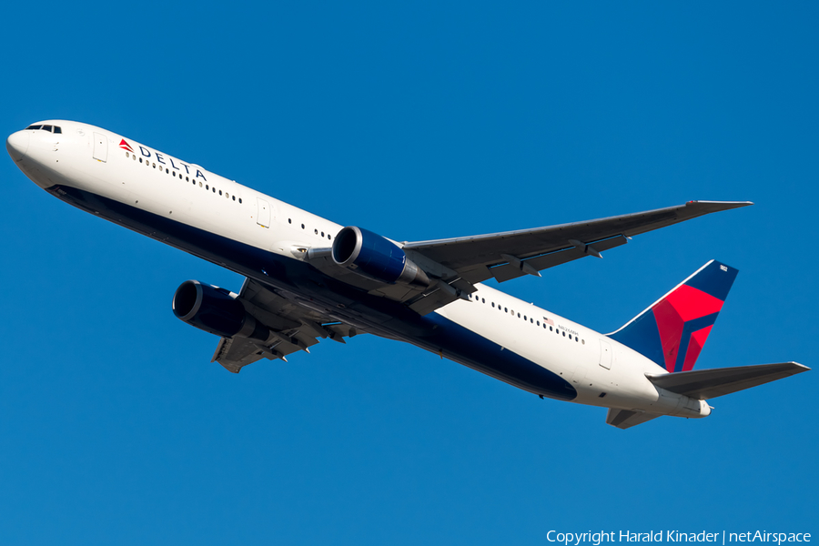 Delta Air Lines Boeing 767-432(ER) (N826MH) | Photo 298993