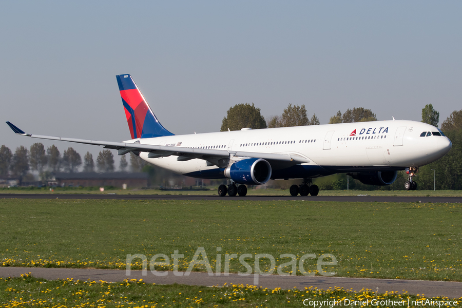 Delta Air Lines Airbus A330-302 (N827NW) | Photo 331451