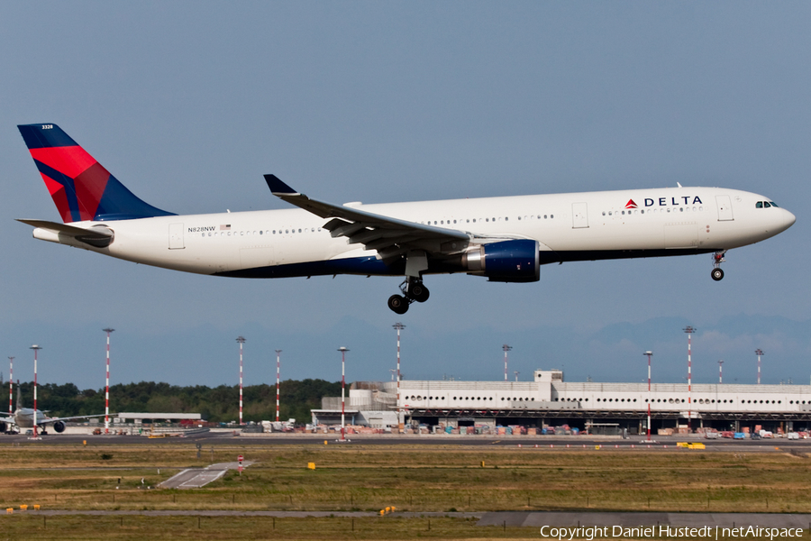 Delta Air Lines Airbus A330-302 (N828NW) | Photo 472307