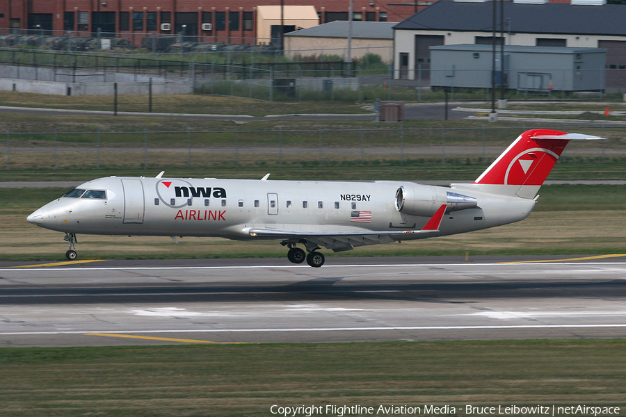 Northwest Airlink (Pinnacle Airlines) Bombardier CRJ-200LR (N829AY) | Photo 150899