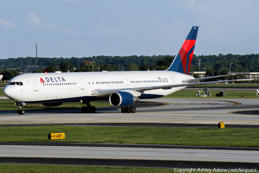 Delta Air Lines Boeing 767-432(ER) (N829MH) | Photo 135613