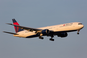 Delta Air Lines Boeing 767-432(ER) (N829MH) at  New York - John F. Kennedy International, United States