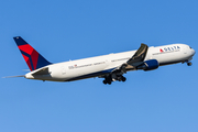 Delta Air Lines Boeing 767-432(ER) (N831MH) at  Madrid - Barajas, Spain