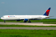 Delta Air Lines Boeing 767-432(ER) (N832MH) at  Paris - Charles de Gaulle (Roissy), France