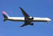 Delta Air Lines Boeing 767-432(ER) (N833MH) at  Orlando - International (McCoy), United States