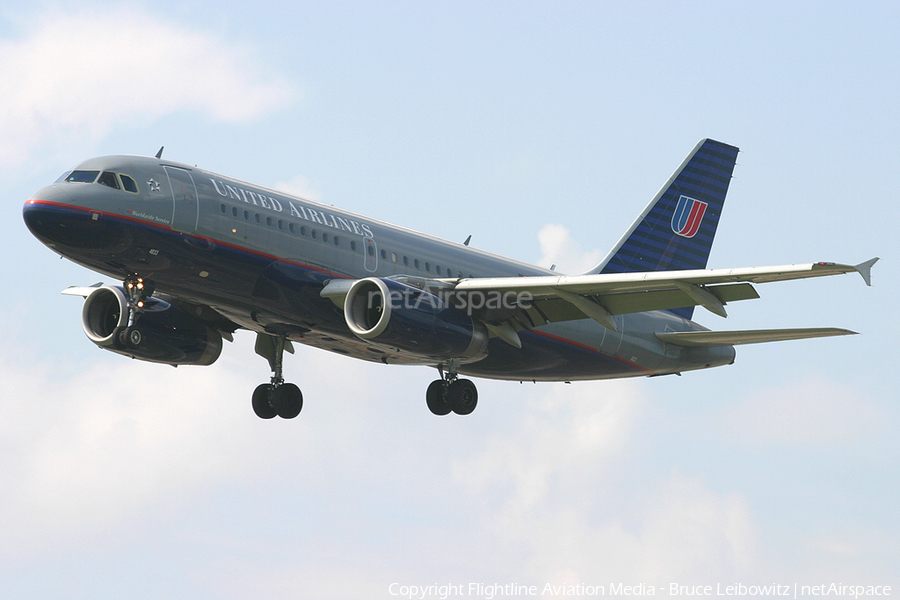 United Airlines Airbus A319-131 (N833UA) | Photo 142624