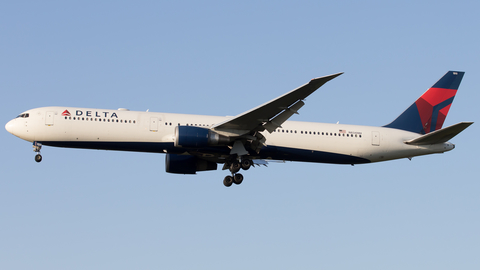 Delta Air Lines Boeing 767-432(ER) (N834MH) at  London - Heathrow, United Kingdom