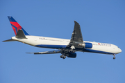 Delta Air Lines Boeing 767-432(ER) (N834MH) at  Madrid - Barajas, Spain