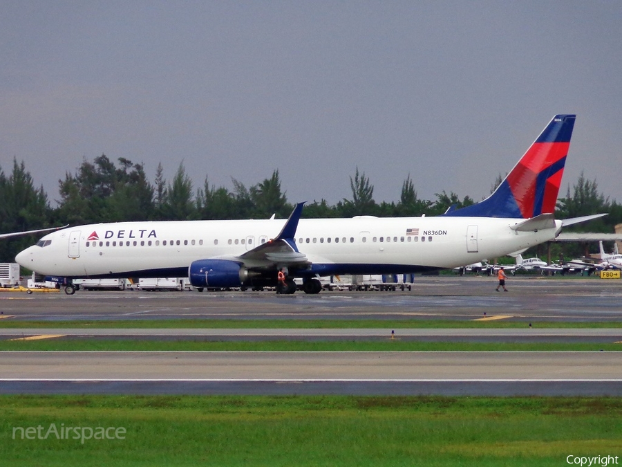 Delta Air Lines Boeing 737-932(ER) (N836DN) | Photo 90126