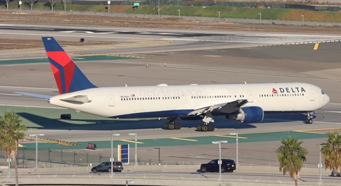 Delta Air Lines Boeing 767-432(ER) (N836MH) at  Los Angeles - International, United States