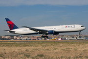 Delta Air Lines Boeing 767-432(ER) (N836MH) at  Madrid - Barajas, Spain