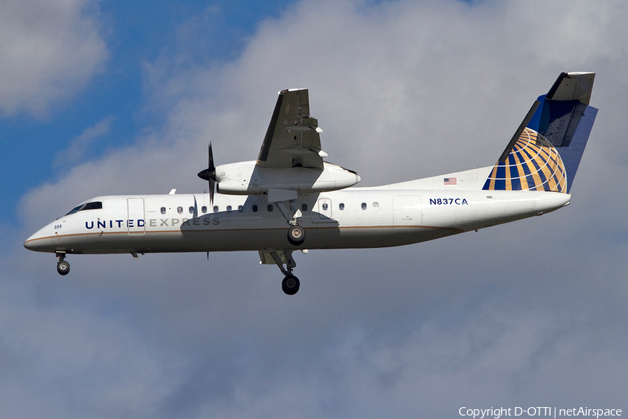 United Express (CommutAir) de Havilland Canada DHC-8-311Q (N837CA) | Photo 386547