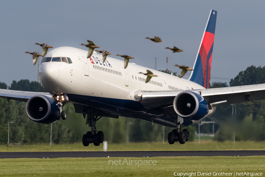 Delta Air Lines Boeing 767-432(ER) (N837MH) | Photo 135894