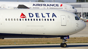 Delta Air Lines Boeing 767-432(ER) (N837MH) at  Paris - Charles de Gaulle (Roissy), France